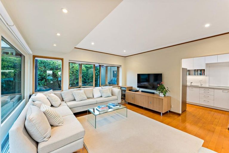 Photo of property in 47 Sylvan Park Avenue, Milford, Auckland, 0620