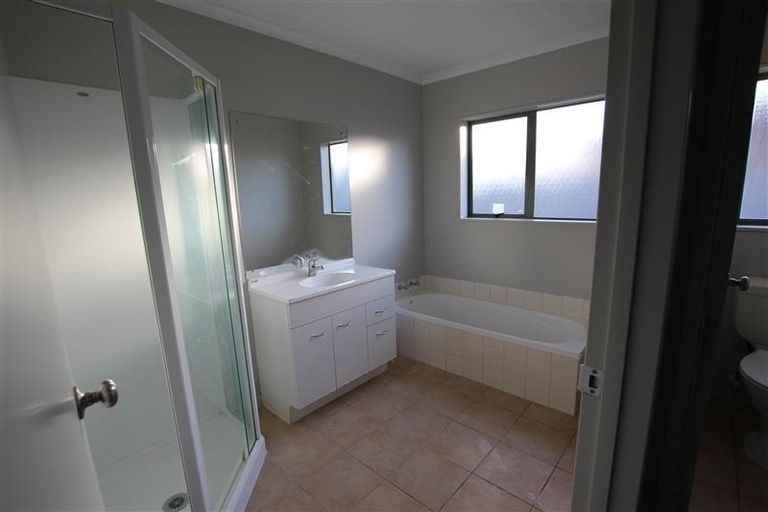 Photo of property in 2 Ettrick Lane, Papakura, 2110