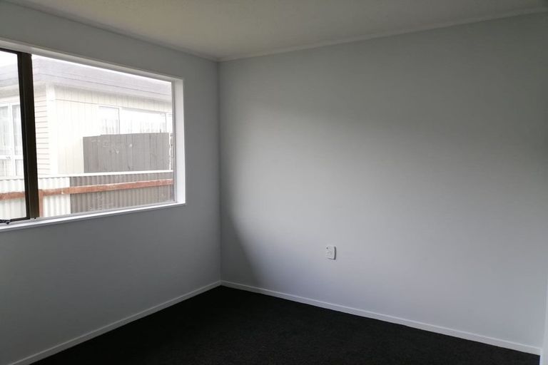 Photo of property in 35 Glen Road, Stokes Valley, Lower Hutt, 5019