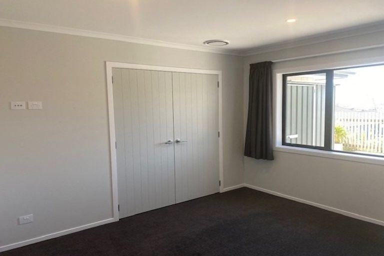 Photo of property in 5 Rotorua Grove, Aotea, Porirua, 5024