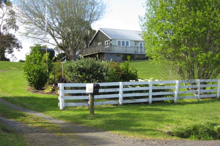 Photo of property in 270 Forest Hill Road, Waiatarua, Auckland, 0612