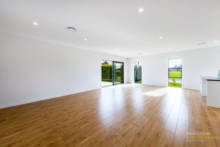 Photo of property in 2 Pommes Way, Silverdale, 0932