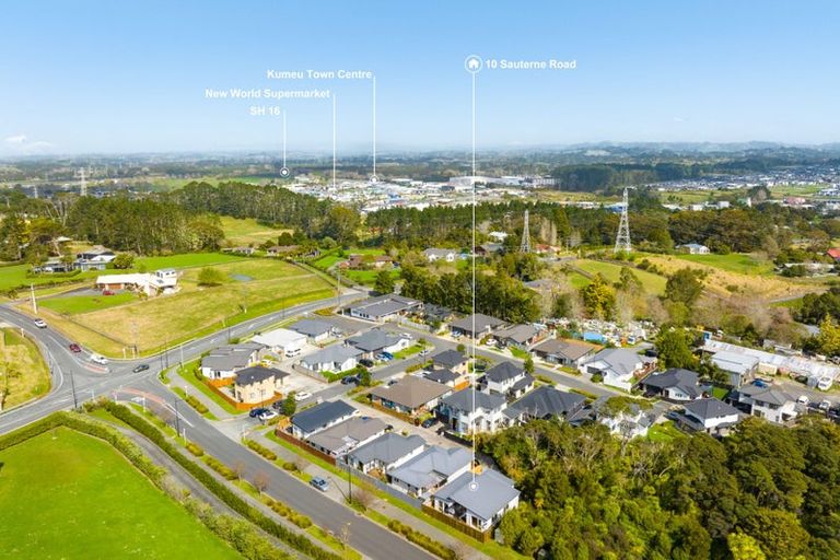 Photo of property in 10 Sauterne Road, Kumeu, 0810