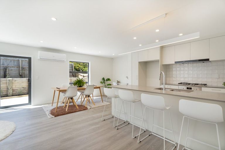 Photo of property in 41 Farnworth Terrace, Glenside, Wellington, 6037