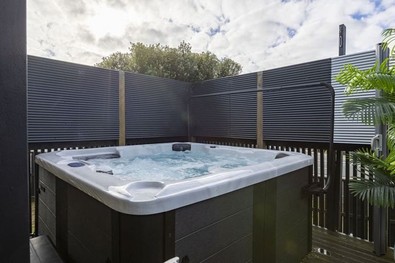 Photo of property in 2 Cable Bay Block Road, Cable Bay, 0420