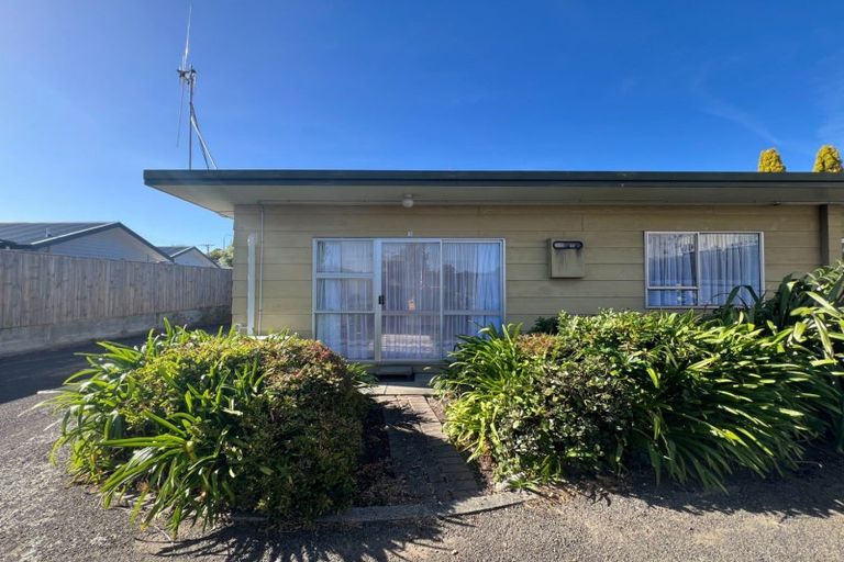 Photo of property in 6 Tiraumea Street, Palmerston North, 4410