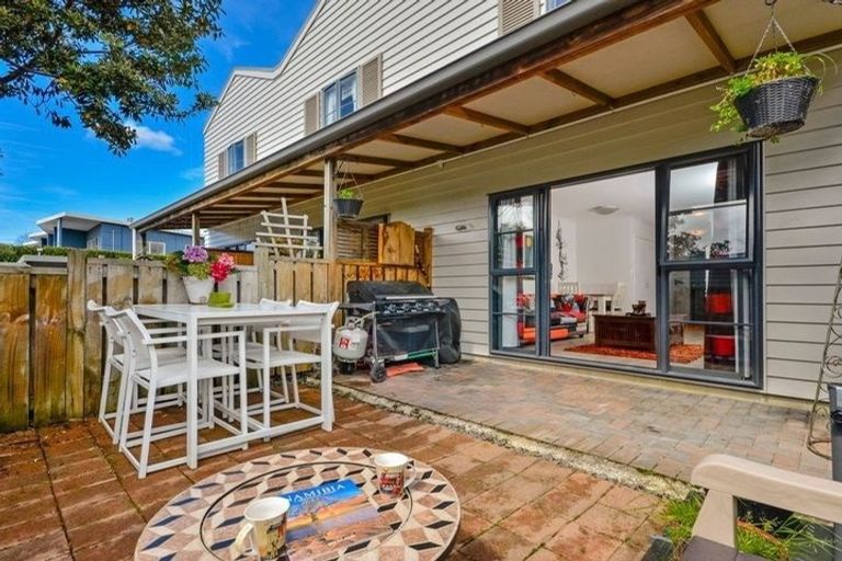 Photo of property in 24/8 Carolina Place, Albany, Auckland, 0632