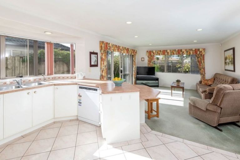 Photo of property in 1 Montecito Place, Golflands, Auckland, 2013