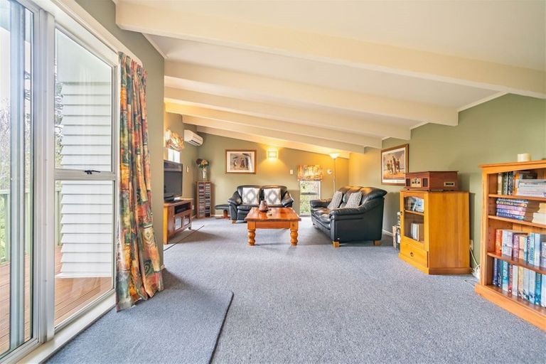 Photo of property in 84 Pinehaven Road, Pinehaven, Upper Hutt, 5019