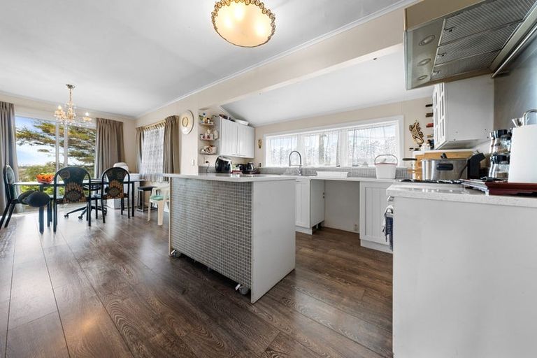 Photo of property in 91 Stottholm Road, Titirangi, Auckland, 0604