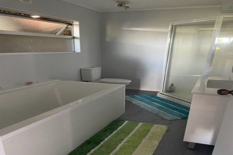 Photo of property in 20 Laser Place, Bayview, Auckland, 0629
