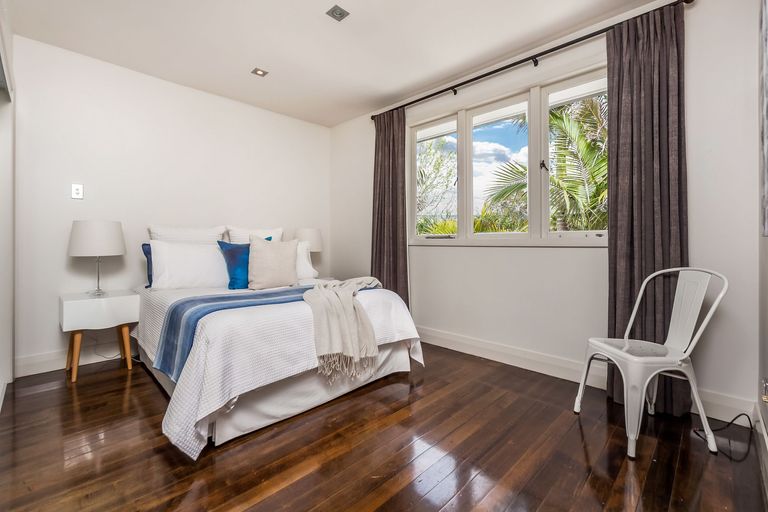 Photo of property in 13 Amberley Avenue, Te Atatu South, Auckland, 0610