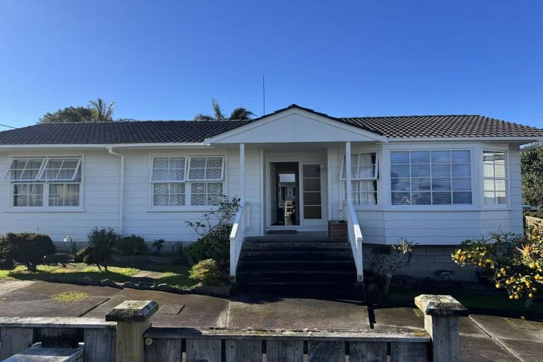 Photo of property in 959a Beach Road, Torbay, Auckland, 0630