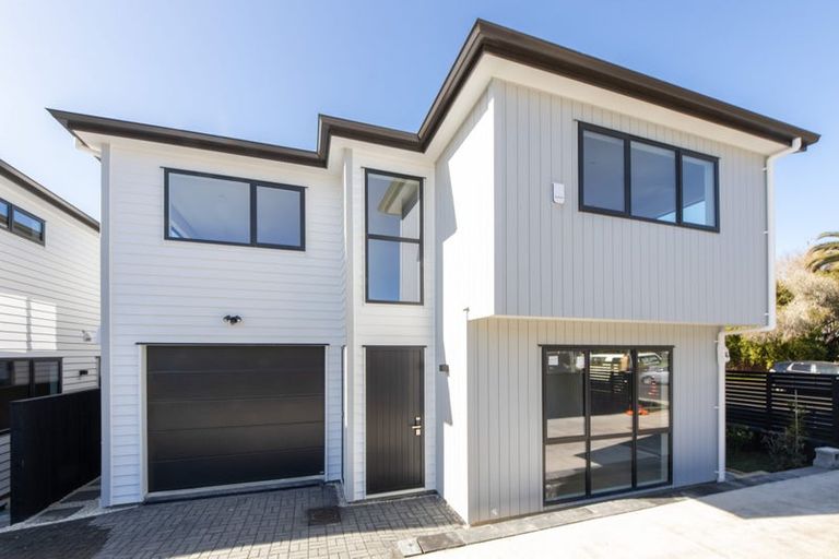Photo of property in 3a Pendlebury Street, Green Bay, Auckland, 0604