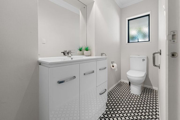 Photo of property in 17 Randell Place, Te Puke, 3119