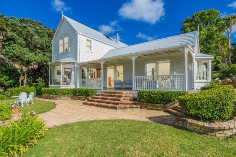 Photo of property in 241 Great North Road, Henderson, Auckland, 0612