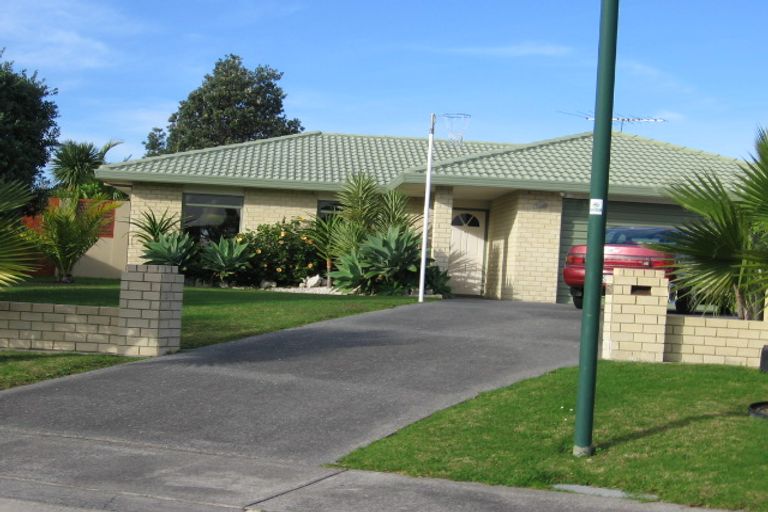 Photo of property in 5 Mcgowan Place, Orewa, 0931