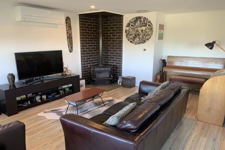 Photo of property in 5 Warwick Avenue, Titirangi, Auckland, 0604