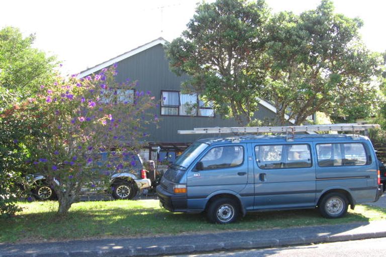 Photo of property in 2/5 Flavia Close, Torbay, Auckland, 0630