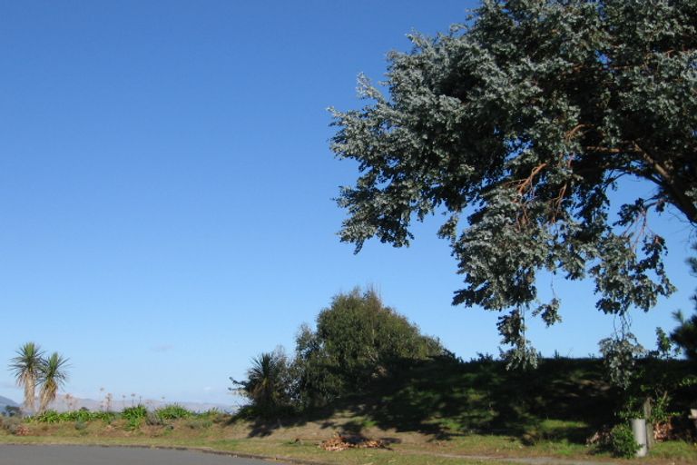 Photo of property in 16 Pine Ridge Terrace, Waikanae Beach, Waikanae, 5036