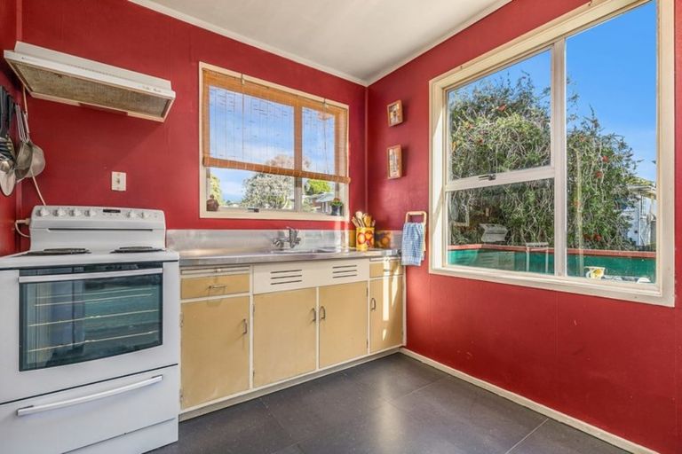 Photo of property in 1/19 Kathleen Street, Totara Vale, Auckland, 0627