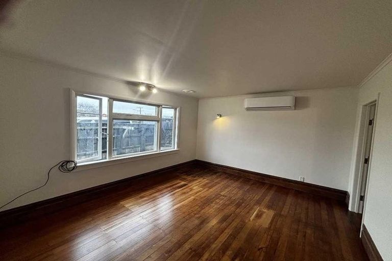 Photo of property in 160 Seaview Road, Westown, New Plymouth, 4310