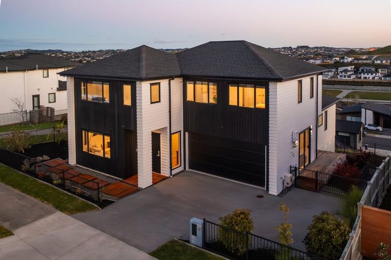 Photo of property in 39 Davey Crescent, Orewa, 0931