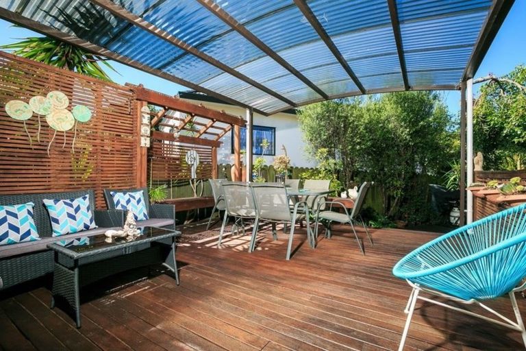 Photo of property in 7 Calypso Way, Unsworth Heights, Auckland, 0632