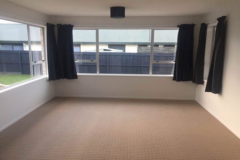 Photo of property in 32 Dunbarton Street, Redwood, Christchurch, 8051