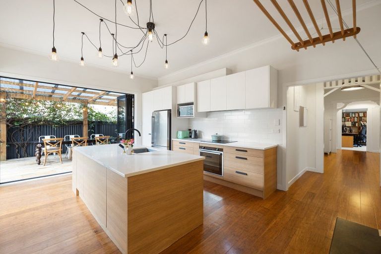 Photo of property in 893 Heaphy Terrace, Claudelands, Hamilton, 3214