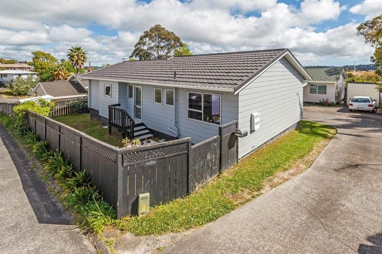 Photo of property in 1/24 Caribbean Drive, Unsworth Heights, Auckland, 0632