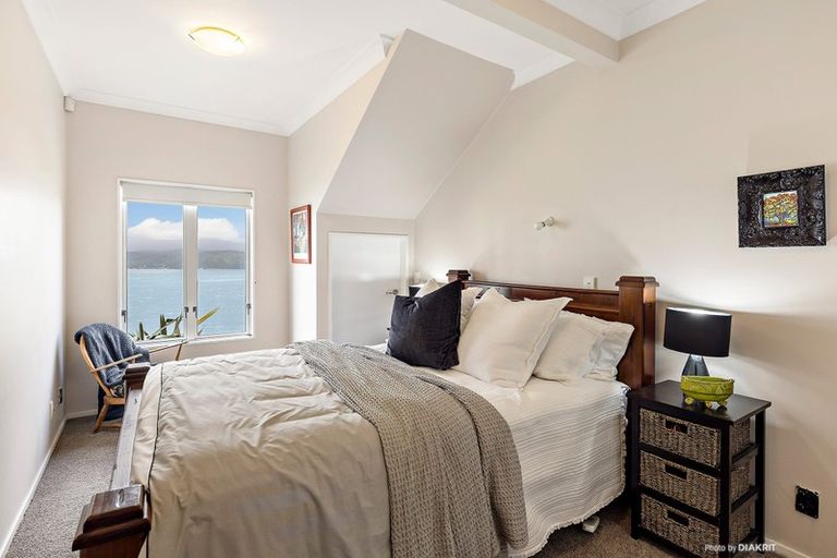 Photo of property in 21 Napier Street, Karaka Bays, Wellington, 6022