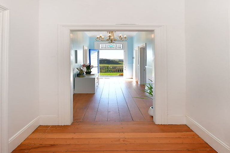 Photo of property in 21 Shine Road, South Head, Helensville, 0874