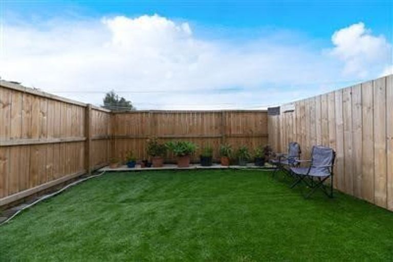 Photo of property in 42 Bloom Crescent, Sunnyvale, Auckland, 0612