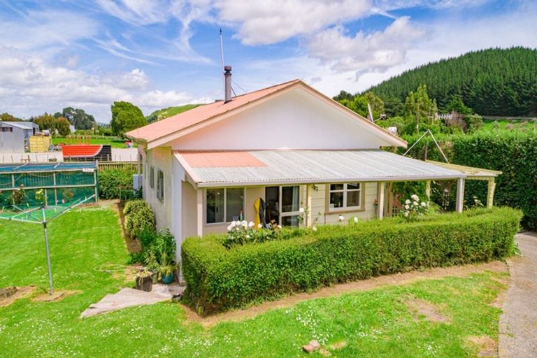 Photo of property in 10 Ruawhata Road, Mangatainoka, Pahiatua, 4982