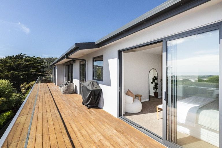 Photo of property in 63 Moncks Spur Road, Redcliffs, Christchurch, 8081