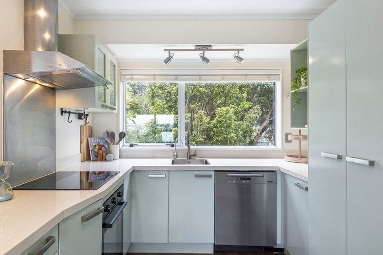 Photo of property in 13a Gulf View Road, Murrays Bay, Auckland, 0630