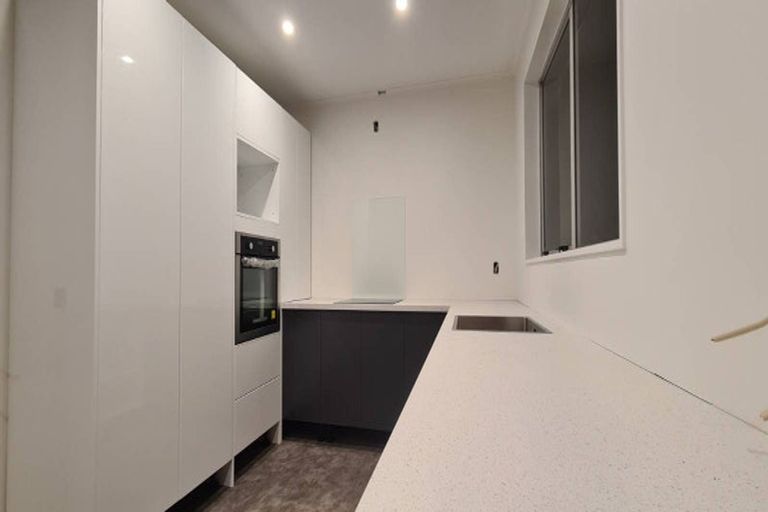 Photo of property in 6 Glanmire Road, Newlands, Wellington, 6037