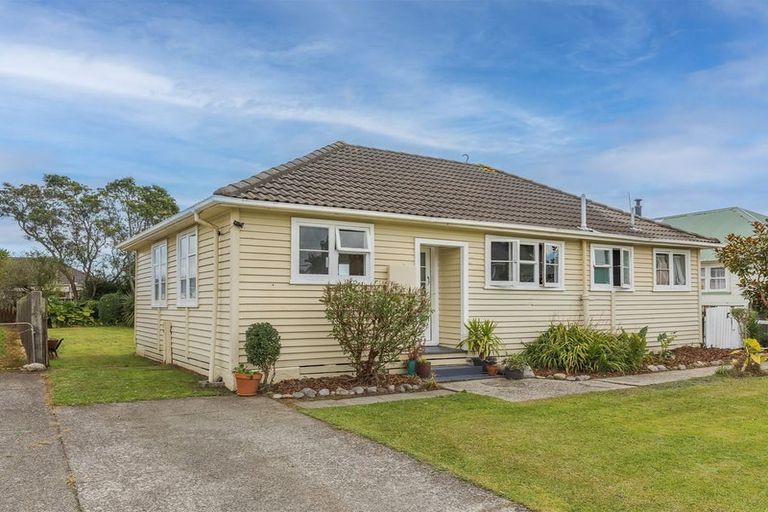 Photo of property in 4 Colvin Street, Westport, 7825