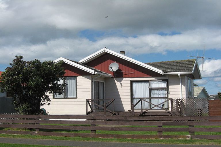 Photo of property in 64 Titoki Street, Castlecliff, Whanganui, 4501