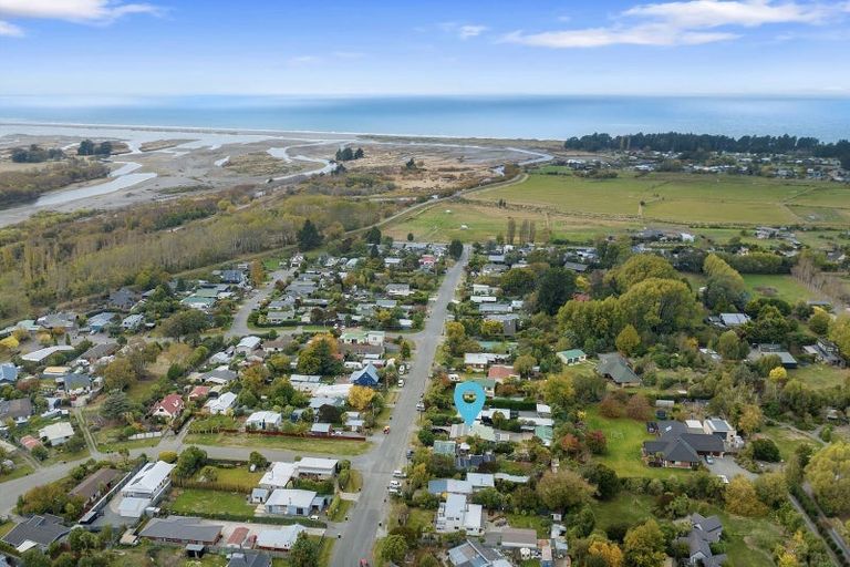 Photo of property in 37 Queens Avenue, Waikuku Beach, 7402
