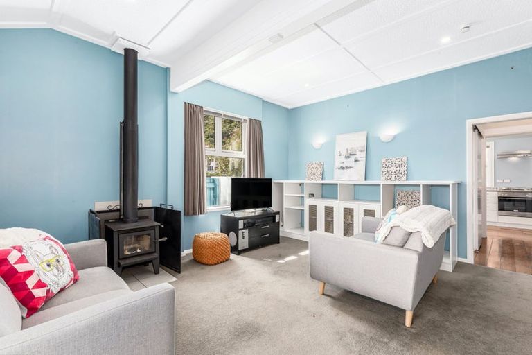 Photo of property in 387 Muritai Road, Eastbourne, Lower Hutt, 5013