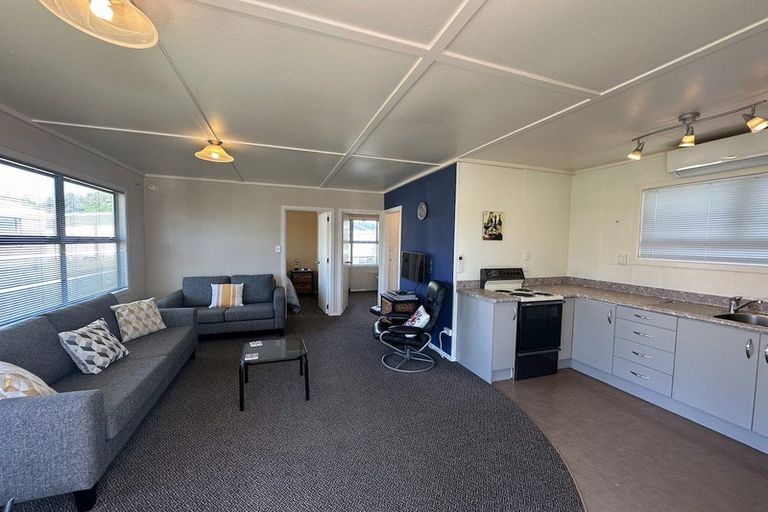 Photo of property in 54 Fifth Avenue, Urenui, 4377