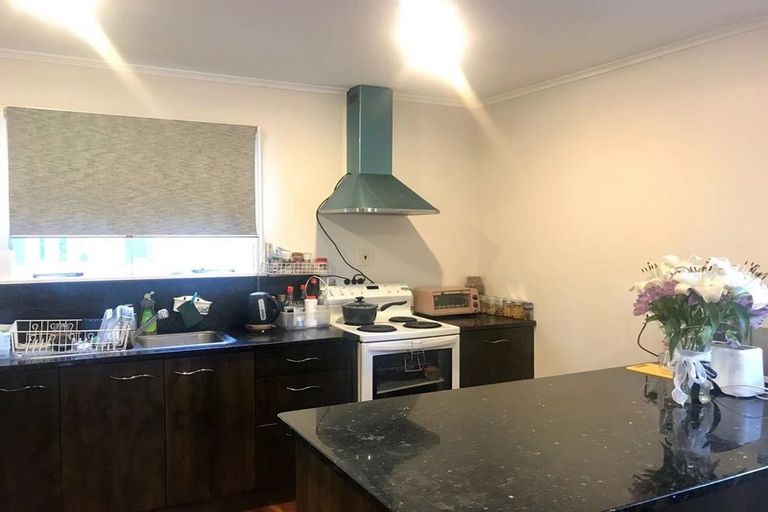 Photo of property in 27 Kohekohe Street, New Lynn, Auckland, 0600