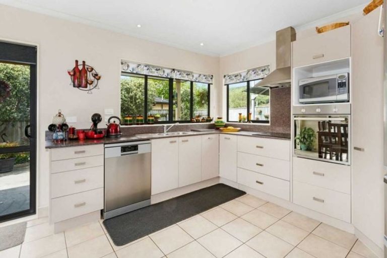 Photo of property in 17 Sams Way, Raumati South, Paraparaumu, 5032