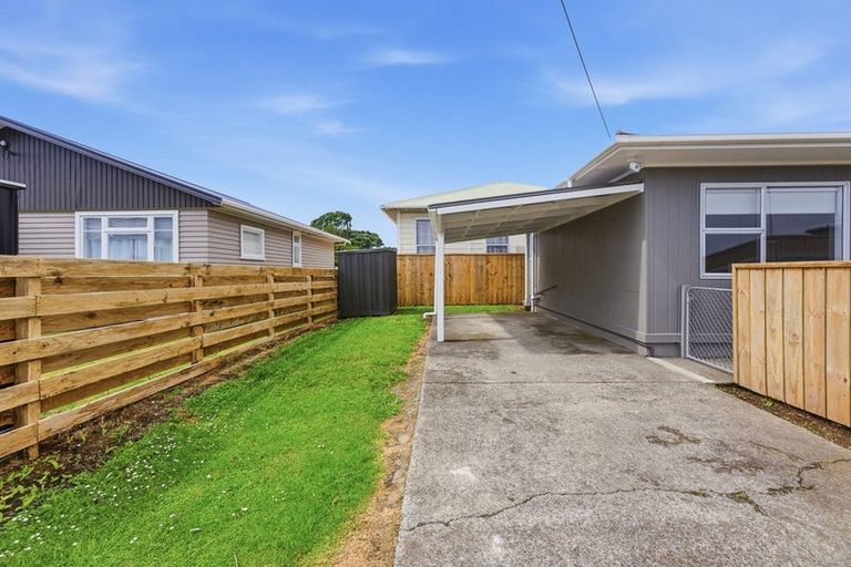 Photo of property in 209 Seaview Road, Marfell, New Plymouth, 4310