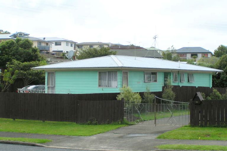 Photo of property in 25 Garton Drive, Massey, Auckland, 0614