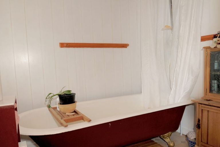 Photo of property in 30 Rhodes Street, Waimate, 7924