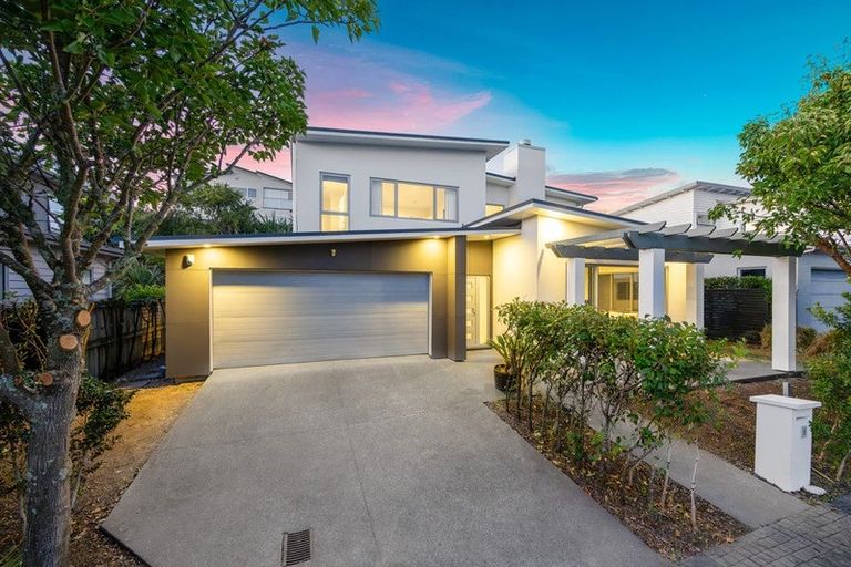 Photo of property in 8 Tuatini Place, Long Bay, Auckland, 0630