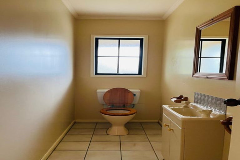 Photo of property in 233 Waihoehoe Road, Drury, 2577